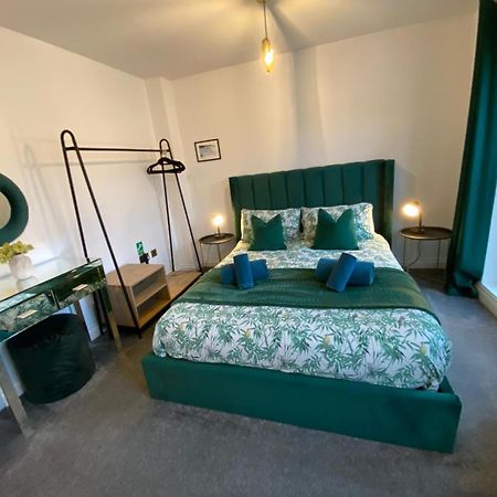 Bay Retreat Holiday Home Apartment The Bay ฟายลี ภายนอก รูปภาพ